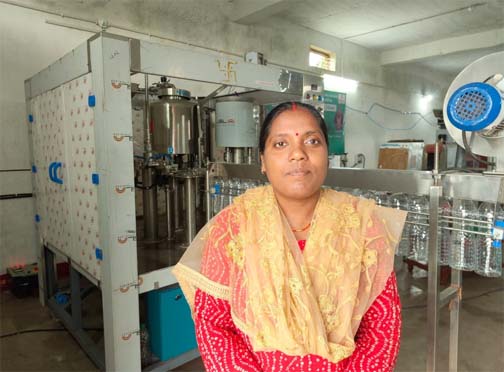 मुन्नी का हौसला, एम हेल्प वॉटर की धार, महालक्ष्मी समूह से रोजगार की बहार मुन्नी का हौसला, एम हेल्प वॉटर की धार, महालक्ष्मी समूह से रोजगार की बहार