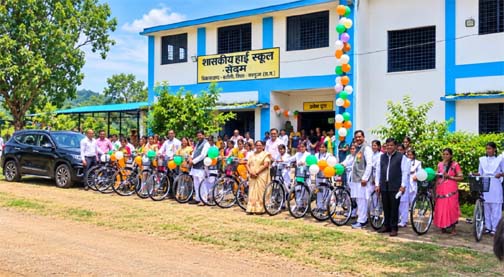 पंखों को मिली रफ्तार: सरस्वती साइकिल योजना से बेटियों की शिक्षा की राह हुई आसान पंखों को मिली रफ्तार: सरस्वती साइकिल योजना से बेटियों की शिक्षा की राह हुई आसान