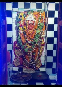  धमधा का प्रसिद्ध दक्षिणमुखी हनुमान मंदिर- जहां देवीरूप में विराजमान हैं वीर हनुमान