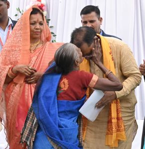मुख्यमंत्री विष्णुदेव साय के जन्मदिन पर बुजुर्गों से लेकर बच्चों में खुशी का माहौल