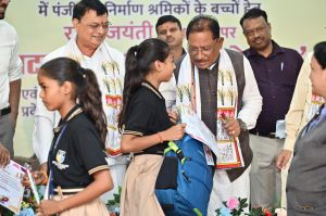 राज्य सरकार के प्रयासों से श्रमिकों के जीवन में आ रहा है बदलाव राज्य सरकार के प्रयासों से श्रमिकों के जीवन में आ रहा है बदलाव