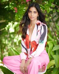 22 साल की हुई शाहरुख खान की लाडली सुहाना, मां ने शेयर की फोटो 22 साल की हुई शाहरुख खान की लाडली सुहाना, मां ने शेयर की फोटो