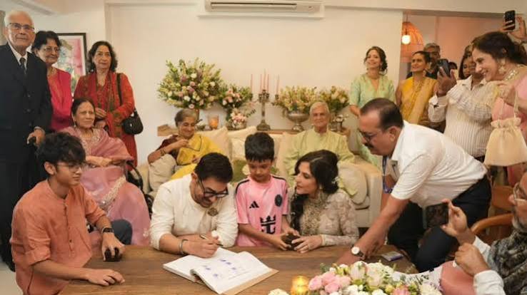 आमिर खान ने निजी समारोह में गौरी स्प्रैट के साथ शादी की आमिर खान ने निजी समारोह में गौरी स्प्रैट के साथ शादी की