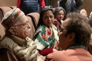 शिकारा देखकर भावुक हुए आडवाणी शिकारा देखकर भावुक हुए आडवाणी