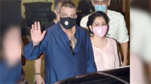 संजय दत्त का मुंबई के अस्पताल में प्राथमिक उपचार चल रहा-मान्यता संजय दत्त का मुंबई के अस्पताल में प्राथमिक उपचार चल रहा-मान्यता