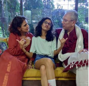 सुष्मिता सेन की बड़ी बेटी रिनी सेन ने सुट्टाबाजी फिल्म से बॉलीवुड में रखा कदम सुष्मिता सेन की बड़ी बेटी रिनी सेन ने सुट्टाबाजी फिल्म से बॉलीवुड में रखा कदम