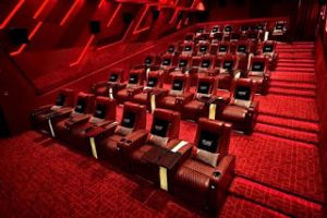 सात महीने बाद खुले सिनेमाघर, कुछ ही दर्शक पहुंचे सात महीने बाद खुले सिनेमाघर, कुछ ही दर्शक पहुंचे