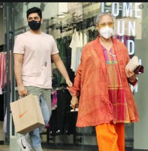 नानी जया बच्चन के संग क्रिसमस शॉपिंग पर निकले अगस्त्य नंदा नानी जया बच्चन के संग क्रिसमस शॉपिंग पर निकले अगस्त्य नंदा