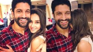 17 साल की शादी तोड़कर फिर प्यार में पड़े फरहान अख्तर, आज मना रहे हैं 47 वां जन्मदिन 17 साल की शादी तोड़कर फिर प्यार में पड़े फरहान अख्तर, आज मना रहे हैं 47 वां जन्मदिन