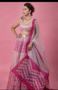 गुलाबी लहंगे में गजब ढाया माधुरी ने... लहंगे की कीमत है..... गुलाबी लहंगे में गजब ढाया माधुरी ने... लहंगे की कीमत है.....