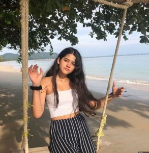 ये है राजेश खन्ना-डिंपल की खूबसूरत नातिन नाओमिका.... ये है राजेश खन्ना-डिंपल की खूबसूरत नातिन नाओमिका....