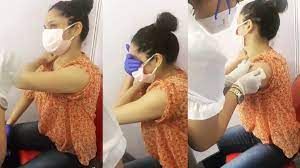 फरहान खान और अंकिता लोखंडे ने कोविड-19 रोधी टीके की पहली खुराक ली