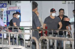 ईद के मौके पर सलमान खान ने खुद को ही दिया बड़ा तोहफा, वैक्सीनेशन सेंटर पर राधे स्टार को देख खुशी से चीखे लोग ईद के मौके पर सलमान खान ने खुद को ही दिया बड़ा तोहफा, वैक्सीनेशन सेंटर पर राधे स्टार को देख खुशी से चीखे लोग