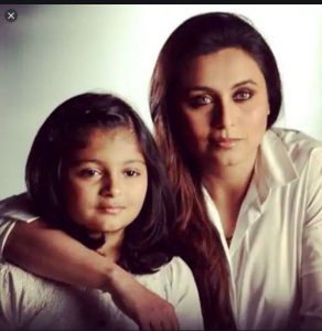 काम के साथ-साथ बेटी का भी पूरा ख्याल रखती हैं रानी मुखर्जी बन चुकी हैं 'सुपर मॉम' काम के साथ-साथ बेटी का भी पूरा ख्याल रखती हैं रानी मुखर्जी बन चुकी हैं 'सुपर मॉम'