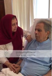 अस्पताल से दिलीप कुमार की पहली फोटो आई सामने अस्पताल से दिलीप कुमार की पहली फोटो आई सामने