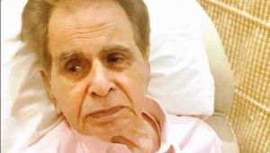 अस्पताल में ही रहेंगे दिलीप कुमार, शुक्रवार को मिलेगी छुट्टी। अस्पताल में ही रहेंगे दिलीप कुमार, शुक्रवार को मिलेगी छुट्टी।