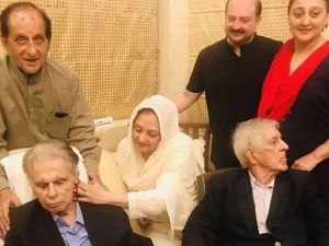 जानें कैसा है दिलीप कुमार का खानदान... जानें कैसा है दिलीप कुमार का खानदान...