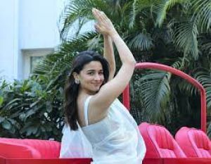 विशेष पोशाक को एक से अधिक बार पहना जा सकता है : आलिया भट्ट विशेष पोशाक को एक से अधिक बार पहना जा सकता है : आलिया भट्ट