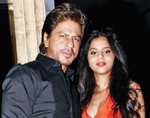 शाहरुख खान बेटी सुहाना के साथ शिरडी साईबाबा मंदिर पहुंचे शाहरुख खान बेटी सुहाना के साथ शिरडी साईबाबा मंदिर पहुंचे