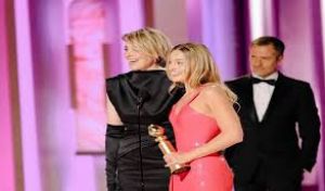 गोल्डन ग्लोब फैशन: मार्गोट रॉबी ने बार्बी के अवतार में बिखरे जलवे