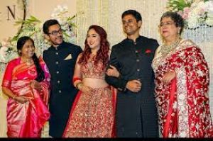 शाहरुख, सलमान, सचिन तेंदुलकर ने इरा-नूपुर के प्रीतिभोज में शिरकत की शाहरुख, सलमान, सचिन तेंदुलकर ने इरा-नूपुर के प्रीतिभोज में शिरकत की