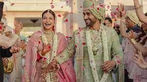 गृह-प्रवेश में झूमकर नाचीं कृति खरबंदा, पुलकित सम्राट ने खुद खोला कार का दरवाजा