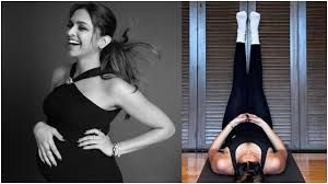 प्रेग्नेंट दीपिका पादुकोण ने बेबी बंप के साथ किया खतरनाक योगा पोज 