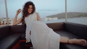 तापसी पन्नू ने व्हाइट साड़ी पहन बिखेरा जलवा तापसी पन्नू ने व्हाइट साड़ी पहन बिखेरा जलवा