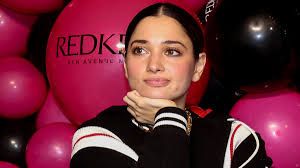 ईडी के शिकंजे में फंसी तमन्ना भाटिया, कई घंटों तक हुई पूछताछ 