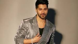 बॉलीवुड अभिनेता वरुण धवन और उनके परिवार ने मुंबई में 87 करोड़ रुपये में दो आलीशान फ्लैट खरीदे