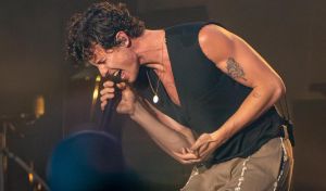 शॉन मेंडेस ने फ्यूजन संगीत से दर्शकों को मंत्रमुग्ध किया, टीम इंडिया को शुभकामनाएं दीं