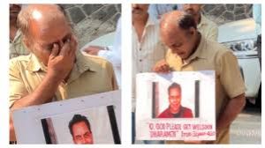  दिग्गज एक्टर धर्मेंद्र  की तस्वीर लेकर रोने लगा उनका बुजुर्ग फैन