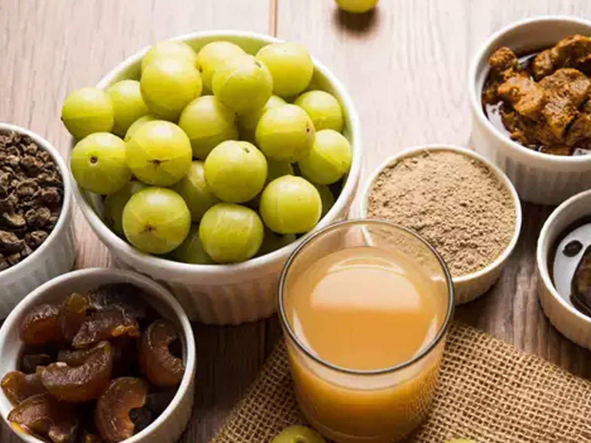 सफेद बालों को काला कर सकता है आंवला पाउडर, बस इन 5 तरीकों से करें इस्तेमाल सफेद बालों को काला कर सकता है आंवला पाउडर, बस इन 5 तरीकों से करें इस्तेमाल