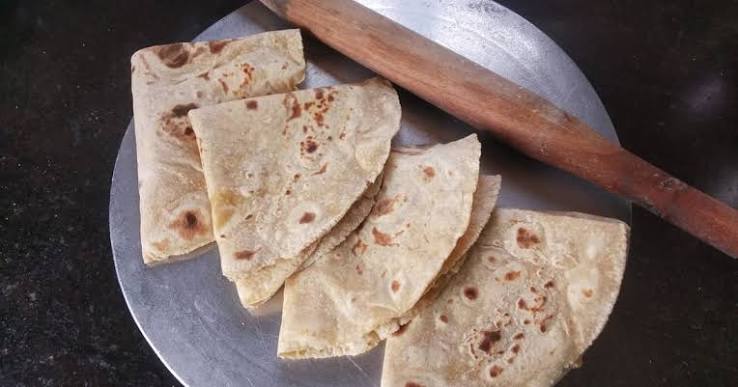 डायबिटीज के मरीजों को कौन सी रोटी खानी चाहिए? जानें कौन सा आटा है फायदेमंद डायबिटीज के मरीजों को कौन सी रोटी खानी चाहिए? जानें कौन सा आटा है फायदेमंद