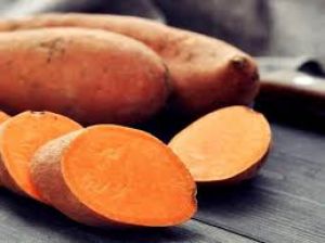   शकरकंद और आलू में कौन है ज्यादा फायदेमंद 