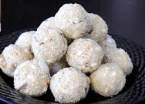  दीवाली स्पेशल मिठाइयों में ढूंढ रहे हैं कुछ खास, तो ट्राई करें सेहत से भरपूर मखाना लड्डू