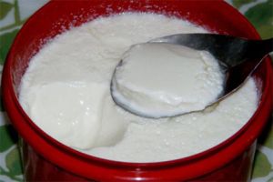  घर से बाहर जाते वक्त क्यों खिलाई जाती है दही चीनी? जान लेंगे तो आप भी रोज खाएंगे