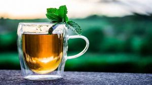  मॉनसून में इंफेक्शन से बचना है, तो जरूर पीएं ये 4 देसी काढ़े