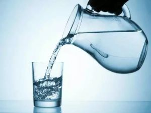  इन चीजों को खाने के तुरंत बाद भूलकर भी न पिएं पानी, हो सकते हैं ये नुकसान