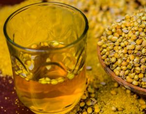 रोज इस वक्त पीएं 1 गिलास धनिया पानी, शरीर में दिखेंगे गजब के बदलाव