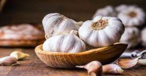  बेहद खतरनाक है लहसुन का ऐसा इस्तेमाल, जानें कितनी मात्रा में खाना है सही?