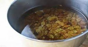 सेहत के लिए किशमिश का पानी होता है बेहद फायदेमंद