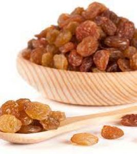  साबूत किशमिश या फिर भीगे हुए किशमिश का पानी... क्या है ज्यादा फायदेमंद?