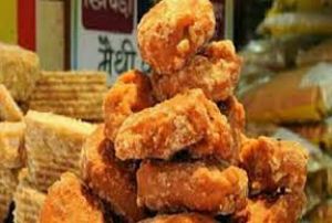 सर्दियों में जरूर खाएं गुड़, शरीर रहेगा गर्म और ये बीमारियां होंगी दूर 