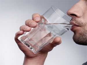 सर्दियों में कम पानी पीने के बाद भी बार-बार आता है टॉयलेट? जानें कारण 