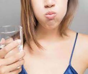 बस कुल्ला कीजिए और अपनी सेहत को दीजिए ये अविश्वसनीय लाभ