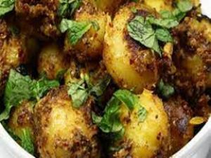 भुने आलू की चाट स्वाद में लगती है लाजवाब