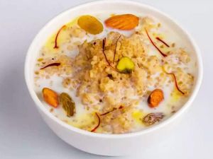  रोज नाश्ते में दूध में उबालकर खाएं दलिया, मिलेंगे कई फायदे