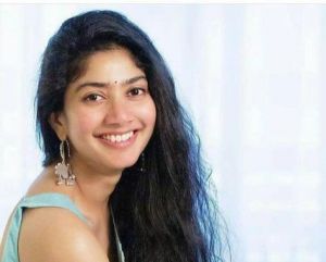 स‍ेलिब्र‍िटीज की स्किन कैसे नजर आती है साफ और ग्‍लोइंग? जानें खास ट‍िप्‍स