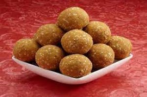  सर्दियों में कौन से लड्डू खाने चाहिए? 
